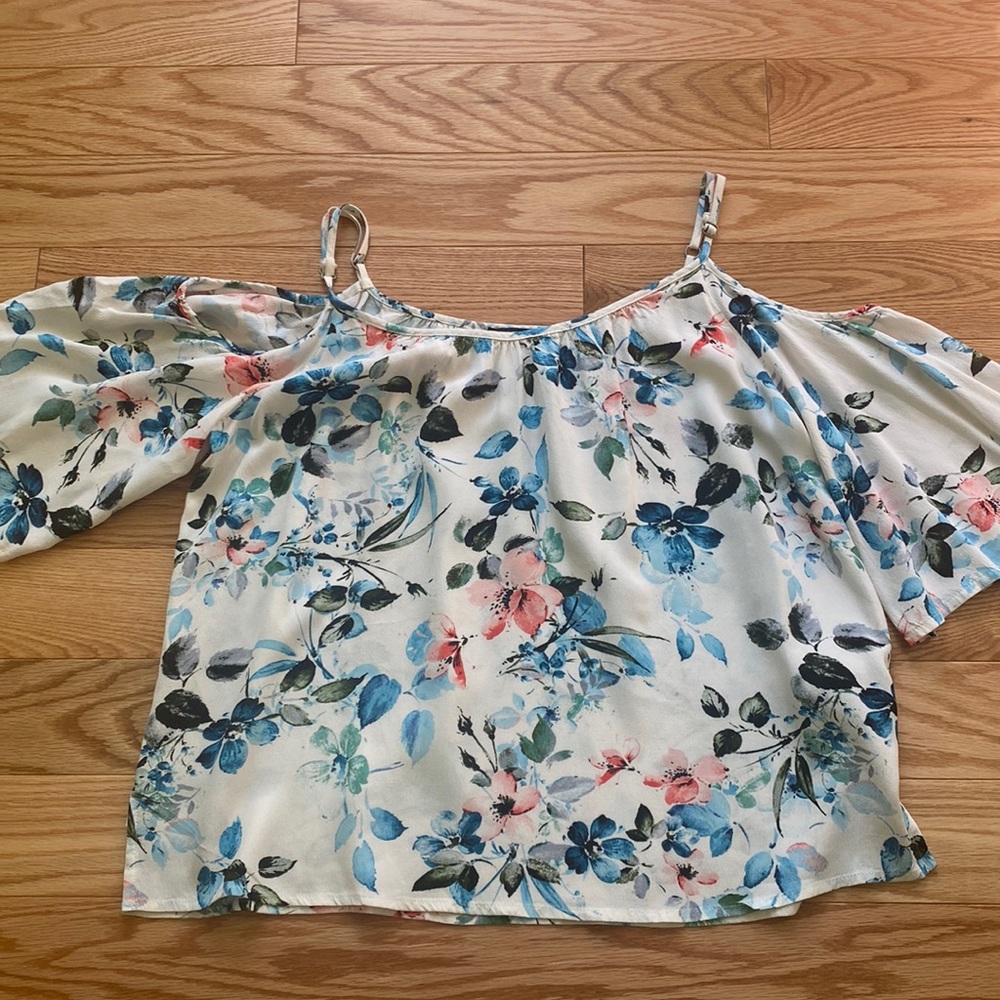 Pretty summer top.